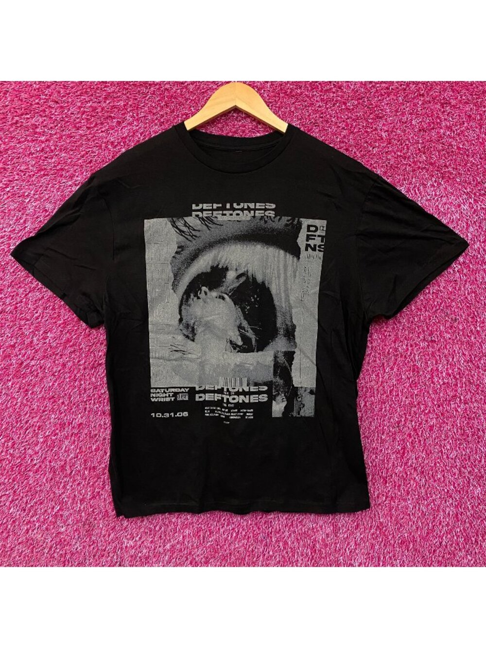 Deftones Saturday Night Wrist 10.31.06. Album Art Alternative Metal T-Shirt Larg